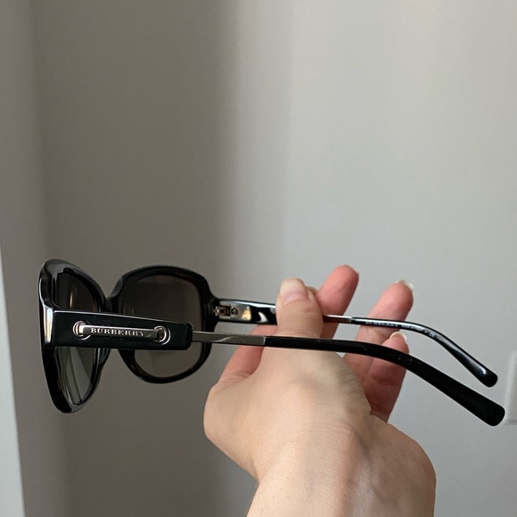 Burberry Sunglasses - Picture 5 of 7